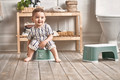 BABYBJÖRN - Smart Potty - Deep Green/White