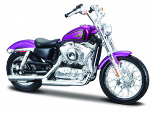 Maisto Metal Model Harley Davidson 2013 XL 1200V Seventy-Two 1:18, purple 3+