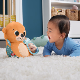 Fisher-Price 2-in-1 Rockin’ Tummy Time Otter, Plush Baby Sensory Toy HXG96 0+