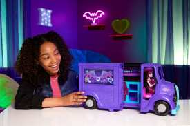 Monster High Draculaura Doll And Fangtastic Rockin’ Food Truck HXH83 4+