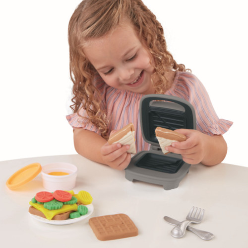 Play-Doh Kitchen Creations Cheesy Sandwich Playset 3+