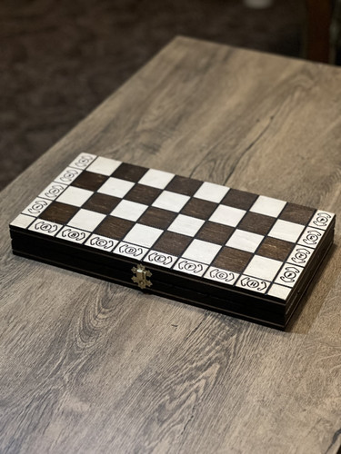 Wooden Chess Knights 5+