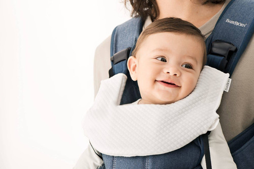 BABYBJORN - Baby Carrier ONE AIR, Navy Blue with Bib for Baby Carrier One 0-36m