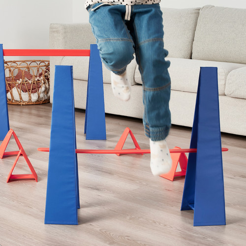 SKRATTMÅS Obstacle course