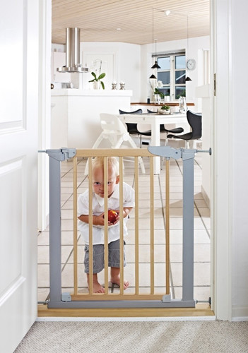 Baby Dan Baby Safety Gate Avantgarde, Beechwood