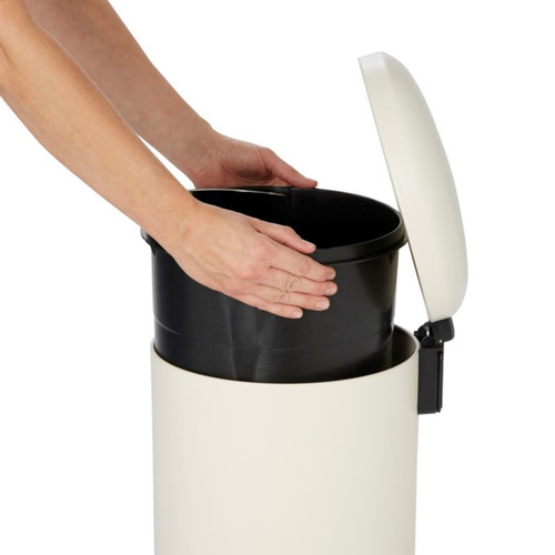 Cooke & Lewis Pedal Round Freestanding Kitchen Waste Bin Gerra 30L, cream