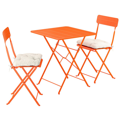 SUNDSÖ Table and 2 folding chairs, outdoor bright orange/bright orange Kuddarna light grey-beige, 65x65 cm