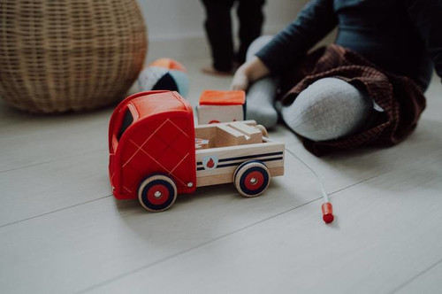 LILLIPUTIENS Wooden fire truck with retractable hose, ladder and bell Rhino Marius 2+